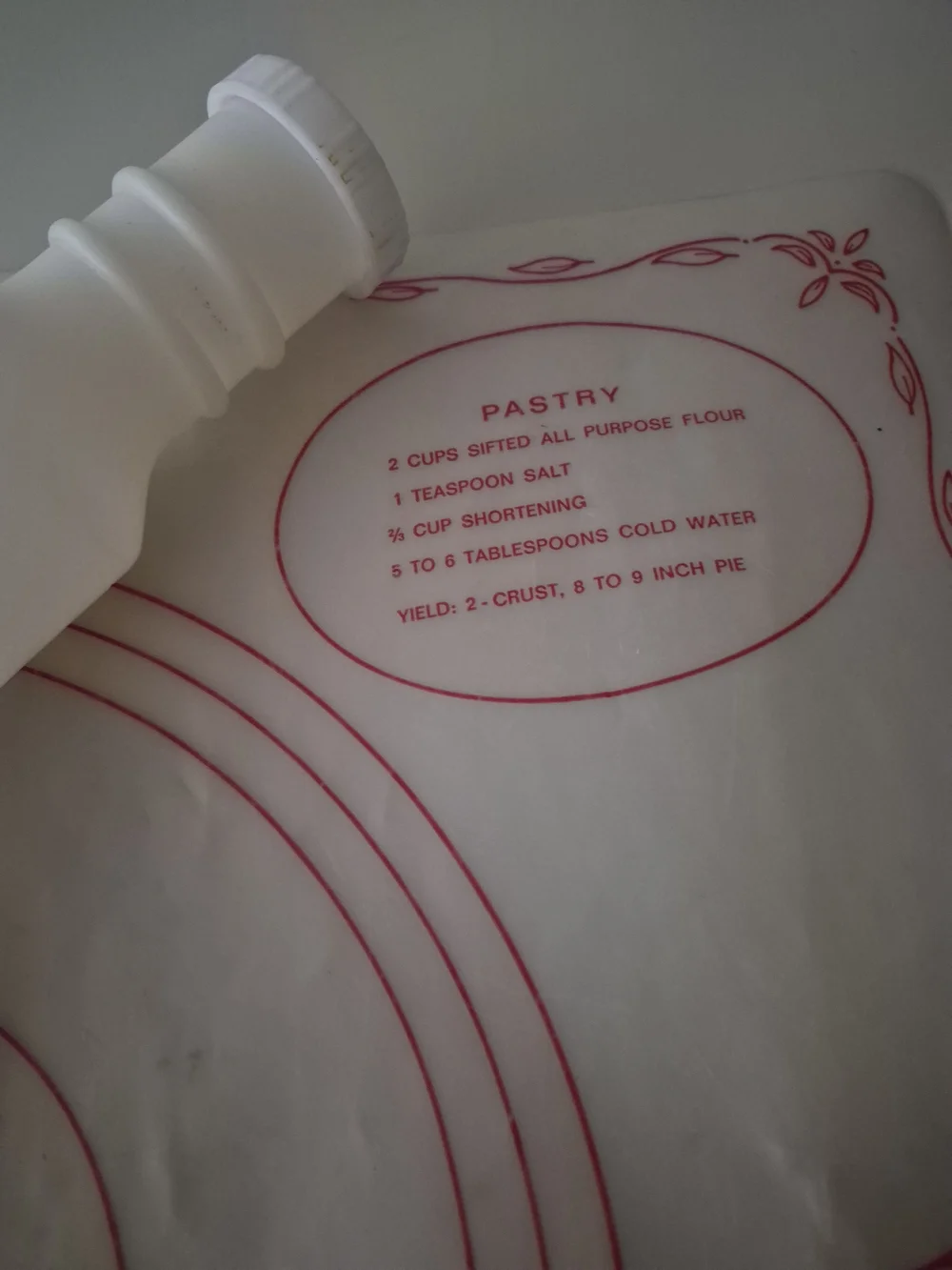 Tupperware Rolling Pin with Nonstick Baking Mat - White